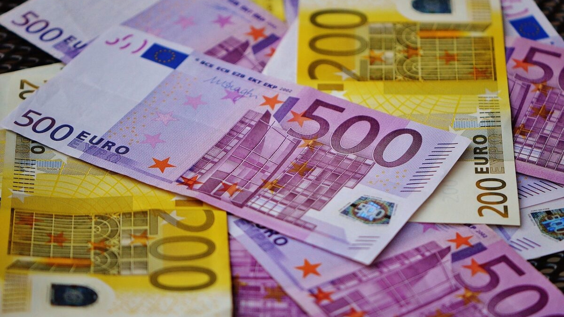 Ce a pățit un italian de 70 de ani, după ce s-a căsătorit cu o româncă. A rămas instant fără 120.000 de euro!