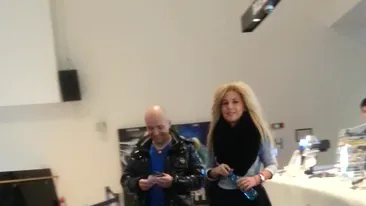 Costi Ionita canta la doua mese! A luat pranzul cu Rodica Miron, iar la film a iesit cu a alta blonda!