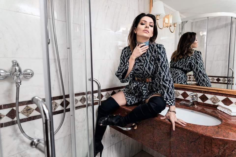 CELIA, imagini incendiare din baie! Vedeta a fost fotografiată în ipostaze de infarct
