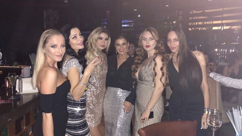 VIDEO / S-a oprit muzica, iar mesajul i-a lăsat mască pe toţi! Ce s-a întâmplat la petrecerea organizată de Anamaria Prodan şi Reghe la Abu Dhabi