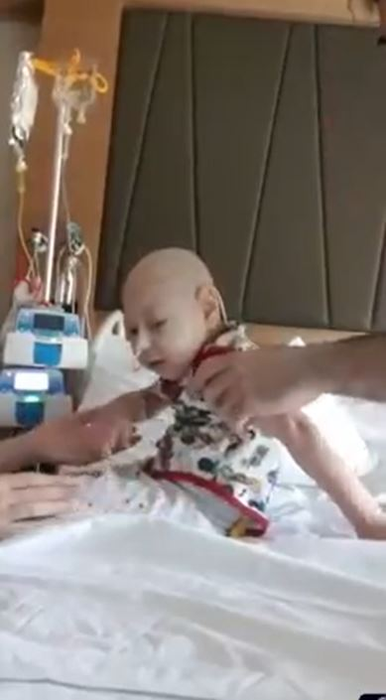 Andreea Bălan, tristă și neputincioasă în fața unei drame fără margini. Gestul făcut pentru David, un băiețel de 1 an care are cancer
