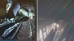 Autoritățile britanice, în alertă după ce două trenuri s-au ciocnit. Mai multe persoane au fost rănite