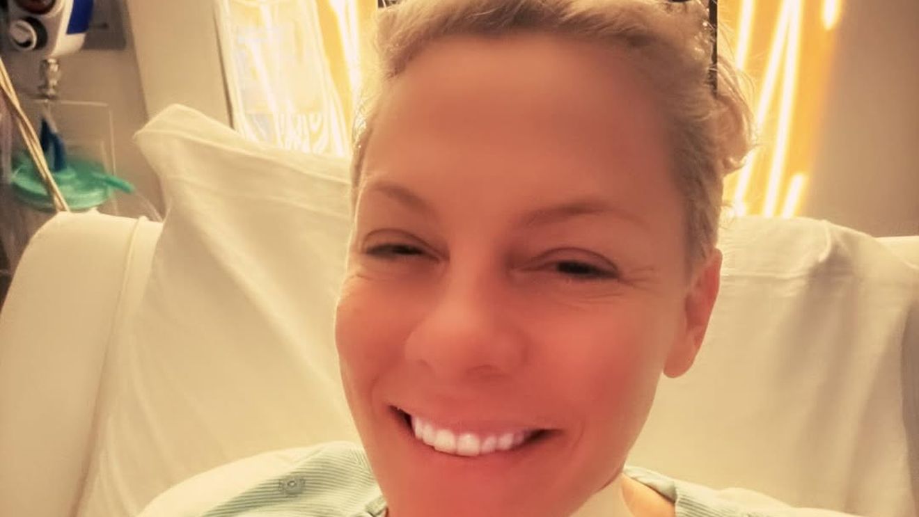 Celebra cântăreață, în stare gravă de Revelion! ”Las durerea în urmă”