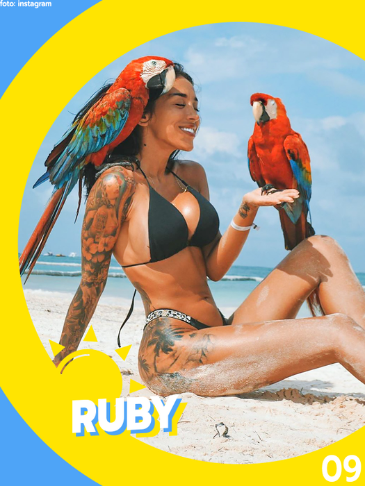 TOP 40 sexy-vedete de senzație! Bianca Drăgușanu, Gina Pistol sau Lidia Buble au simțit-o pe…posterioarele lor!