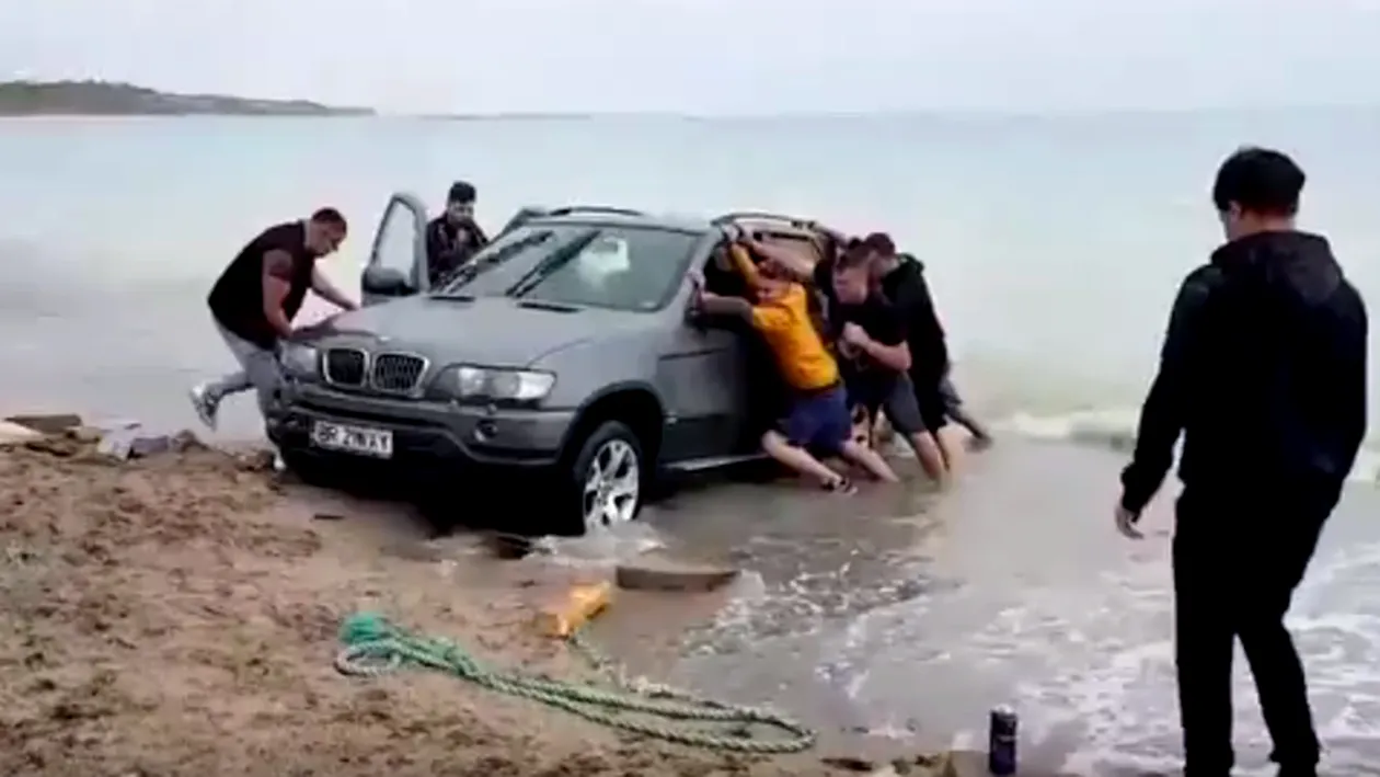 Cine este șoferul care a rămas cu BMW-ul îngropat în plaja din Vama Veche