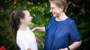 Teo Trandafir i-a spus fiicei ei că este adoptată, în direct! Reacţia ei a lăsat-o fără cuvinte: „Eu n-aş putea să-i spun mamă”