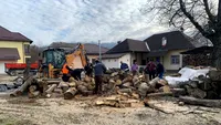 El este primarul care munceşte cot la cot cu angajaţii. A tăiat lemne pentru centrala primăriei