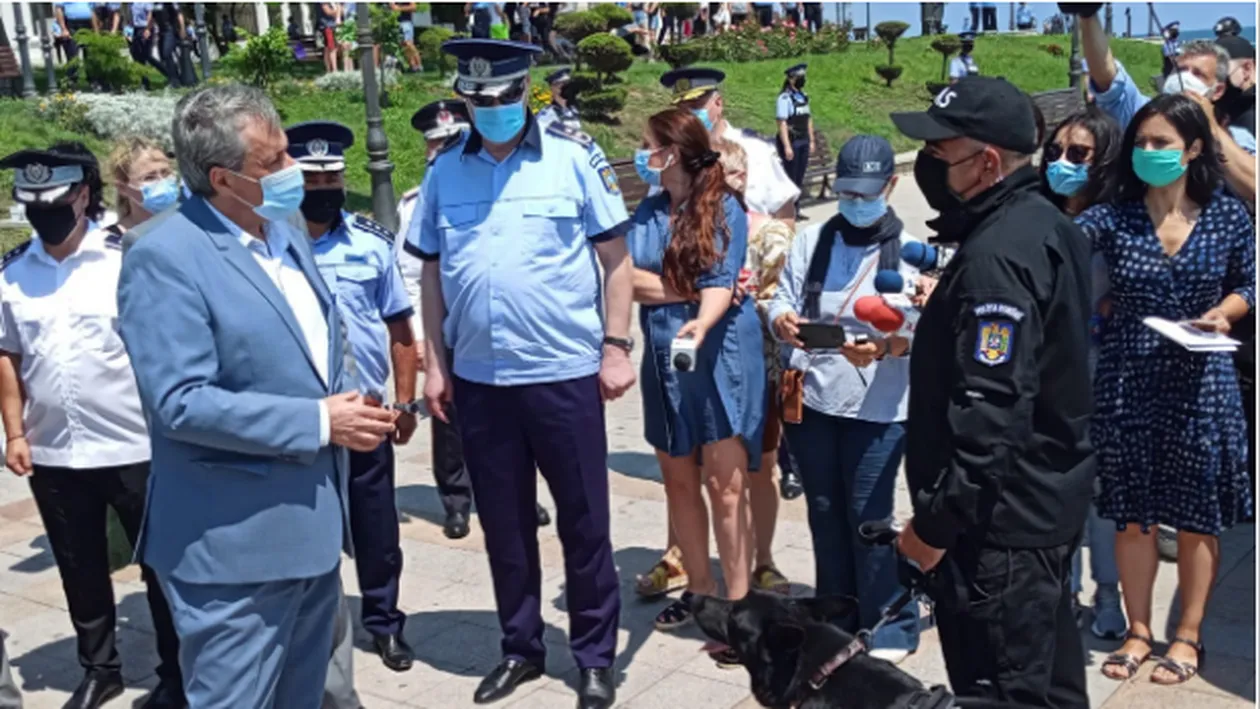 Nu toți angajații MAI îl iubesc pe Marcel Vela! Câinii l-au lătrat la Constanța