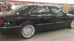 BMW-ul în care era TUPAC atunci când a fost ucis, scos la vânzare! Cu ce sumă poate fi achiziţionat