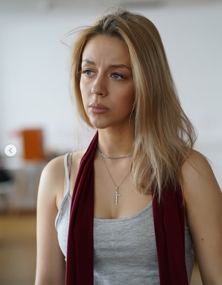 Așa arăta Jennifer Dumitrescu în 2008, când o juca pe micuța Carina în telenovela Îngerașii. Din ce face bani și cum arată acum, la 23 de ani