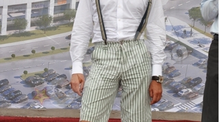 Radu Mazare, intampinat de muncitoare sexy la prezentarea unui mall