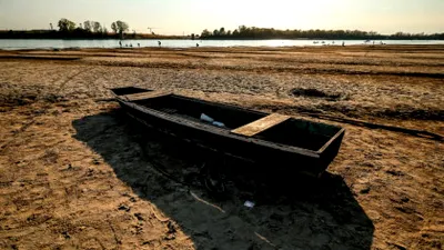 Ungaria preia soluția României pentru centrala Paks. Două barje vor fi scufundate în Dunăre