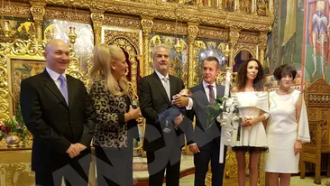 EXCLUSIV! CODRIN ŞTEFĂNESCU şi-a botezat băiatul! Naşi, ADRIAN şi DANA NĂSTASE