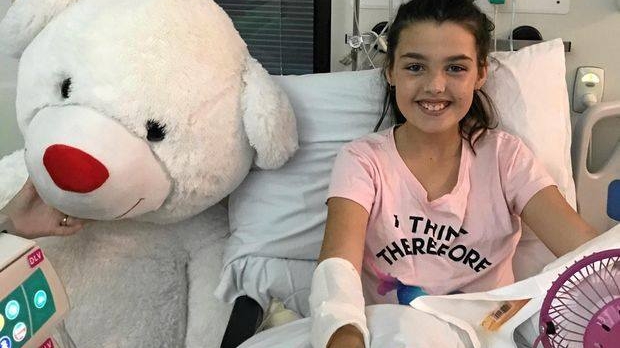 O mamă şi-a dus fiica de 11 ani la doctor şi i-au spus că e însărcinată! A avut un şoc când a văzut ce i-au descoperit medicii în burtă