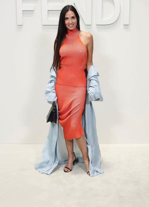 Demi Moore, apariție incendiară la evenimentul Dolce&Gabanna din Milano. La 61 de ani, actrița a tras toate privirile într-o rochie complet transparentă