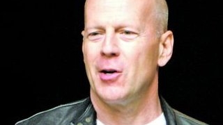 Ce mai face Bruce Willis. Moare greu la Budapesta