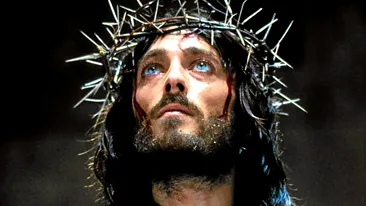 Acum 40 de ani, a interpretat rolul vieții sale în ”Iisus din Nazareth”. Ce s-a întâmplat cu actorul Robert Powell