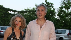 Jojo & „Țeavă” – când Bucureștiul a zis „pe bune?”: iubirea cu paiete, playboy-ul pleșuv și o poveste mai lungă decât DN1 vineri seara
