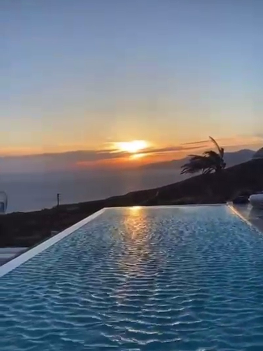 Dragoș Buriu și-a serbat ziua de naștere într-un decor de vis, la Mykonos