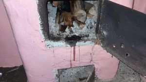 Un bărbat din Teleorman a ajuns la spital cu arsuri, după ce a încercat să aprindă focul în sobă cu benzină
