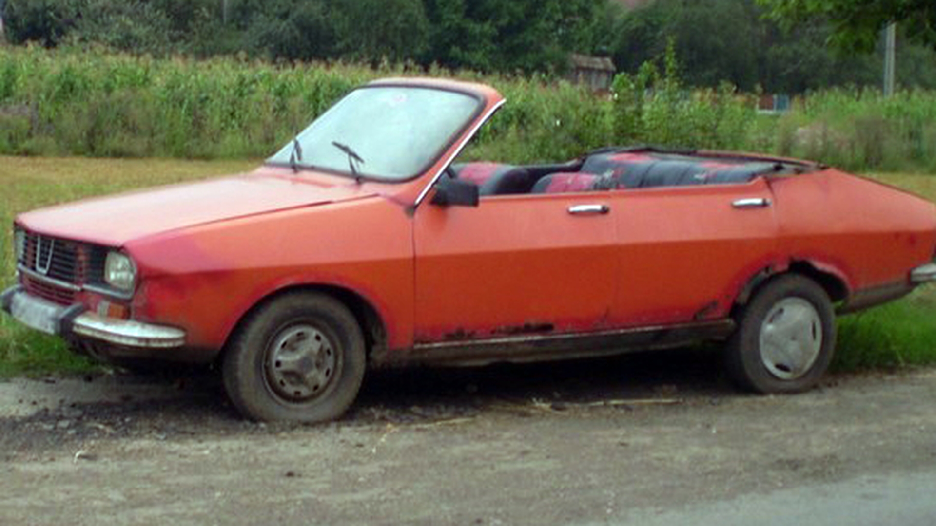 Romanii sunt cu siguranta inventivi. Uite cum au facut din niste Dacii vechi masini decapotabile