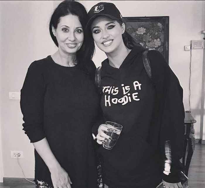Cum și-a surprins Antonia mama chiar de ziua ei de naștere. Denise Iacobescu împlinește 52 de ani