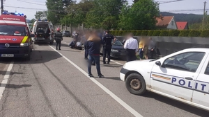 Accident grav la Putna! O mașină a intrat în pietoni. FOTO