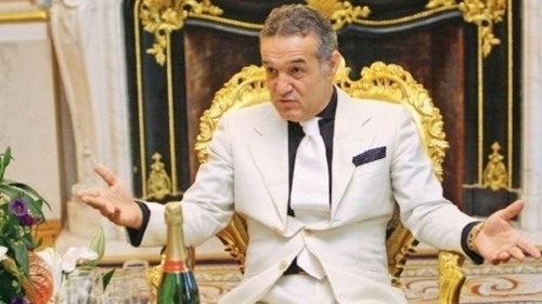 Ce afiş este scris pe poarta palatului latifundiarului din Pipera:'' Dl. GEORGE BECALI este...''