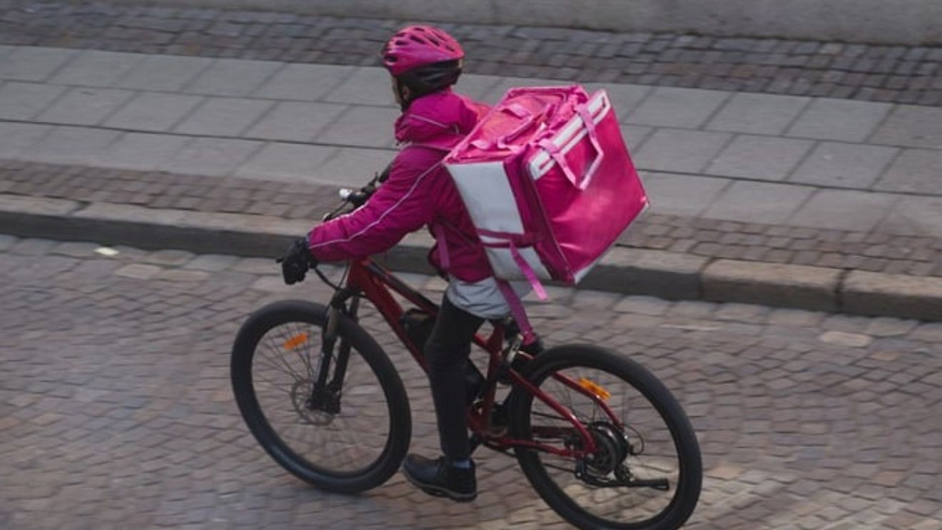 Livrator străin, în comă la spital după ce a fost bătut cu o bucată de lemn și tâlhărit în Cluj-Napoca