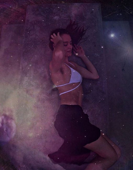 Nu s-a mai epilat de un an! Cum arată bloggeriţa de fitness care promovează frumuseţea naturală
