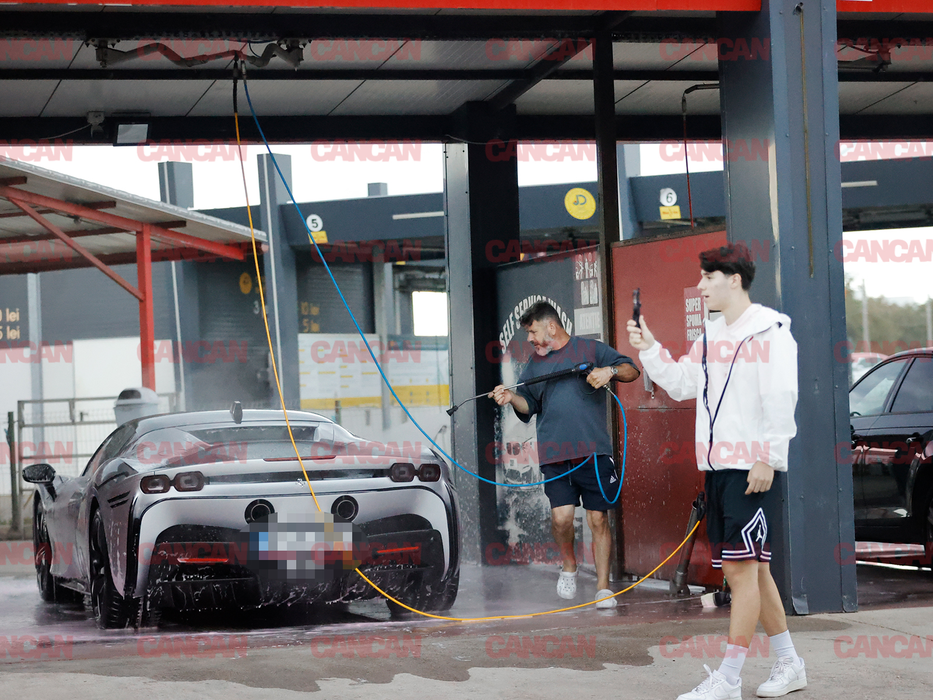 Tatăl lui Zbir îi spală Ferrari-ul SF90 la self-wash