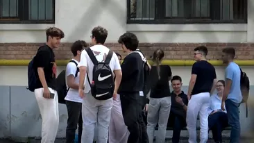 Cum a apărut îmbrăcată această tânără din Iași la Bacalaureat. Colegii au crezut că vine direct din club