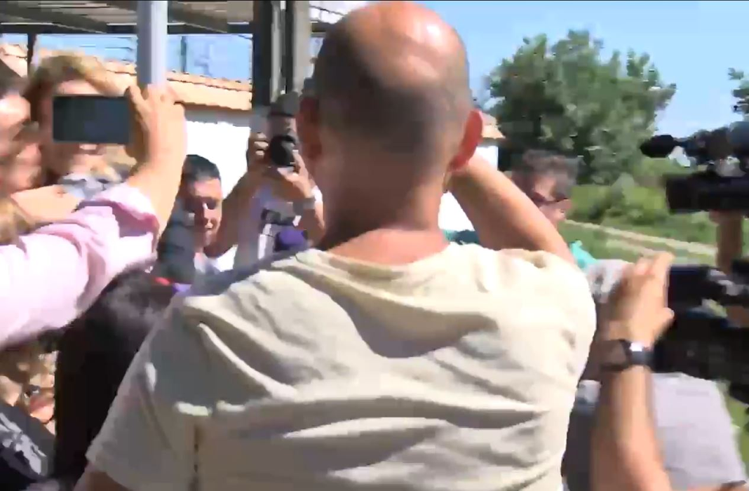 Valentina Pelinel s-a aruncat în brațele lui Cristi Borcea și l-a sărutat! Fostul acționar al lui Dinamo a fost eliberat condiționat