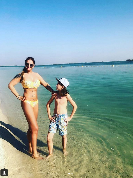 Anamaria Prodan i-a înnebunit pe arabi! Cum s-a pozat pe plaja din Abu Dhabi, unde e interzis să faci topless și să porți tang