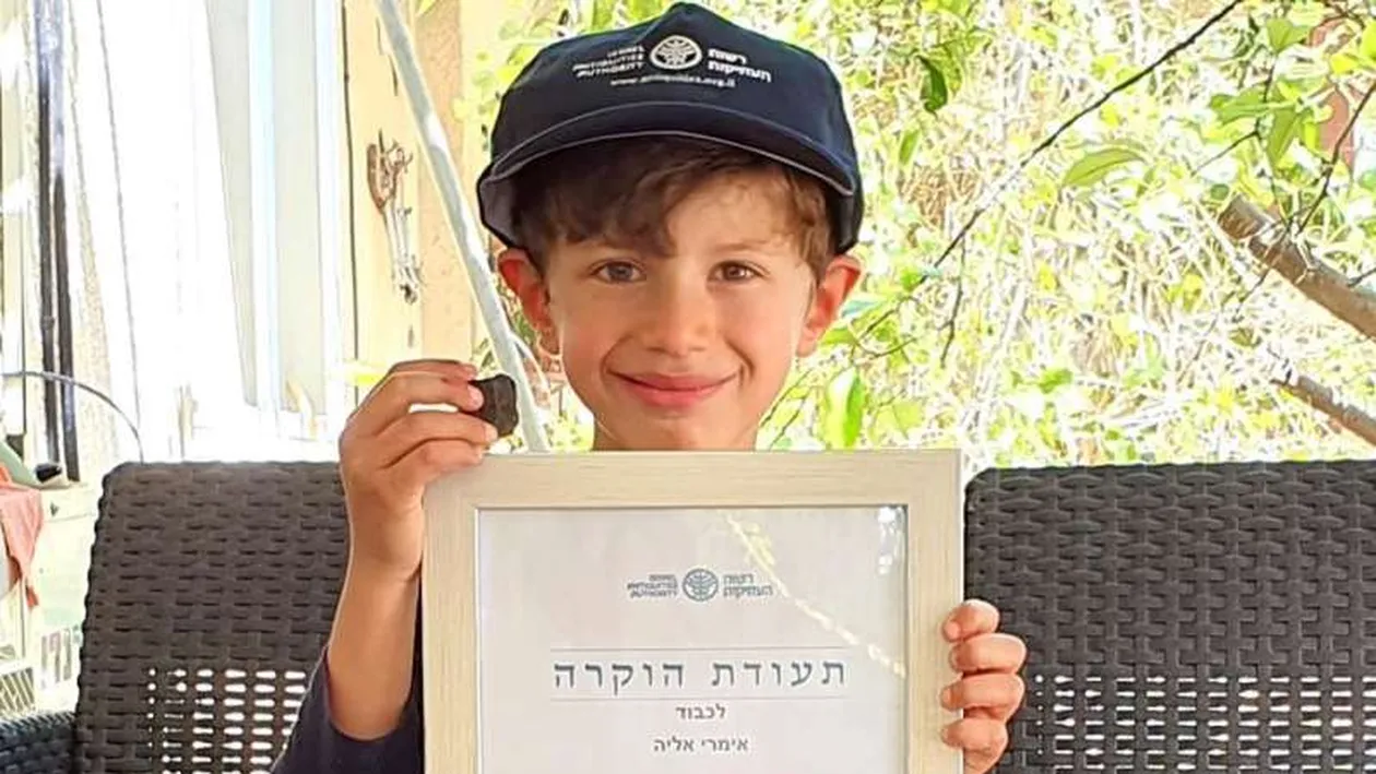 Descoperire istorică a unui băiat de șase ani. Copilul a găsit o tăbliță de lut, veche de 3.500 de ani