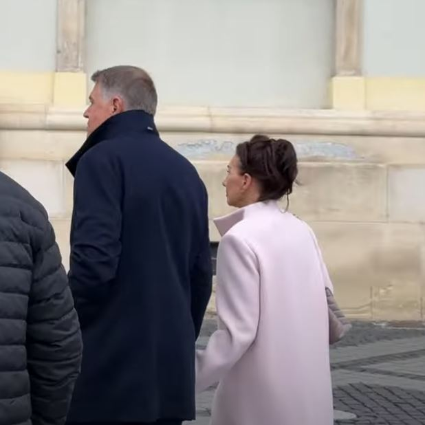 Klaus Iohannis și soția lui. Sursă: Captură CLUJ LIVE TV