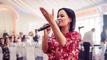 La câte operații estetice a apelat Carmen de la Sălciua de-a lungul timpului. Nu o recunoști