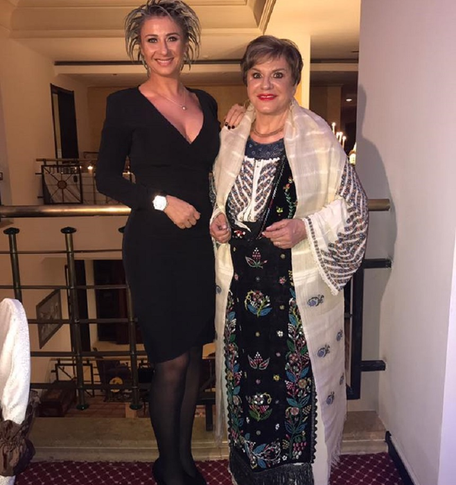 Ionela Prodan a intrat pe mâna fiicei sale. Anamaria Prodan i-a dat un nou look dar… nu a fost sigură de rezultat. Ce a făcut atunci soţia lui Reghe!