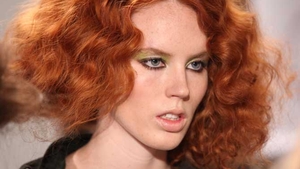 Ce culori de par sunt la moda in sezonul toamna/iarna 2012-2013! Vezi cum poti sa fii in trend!