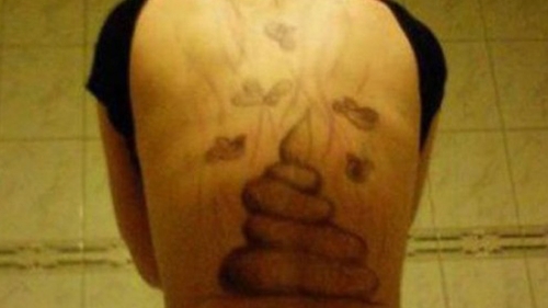 Un artist in tatuaje i-a oferit un cadou iubitei care l-a inselat! Vezi ideea lui unica de razbunare