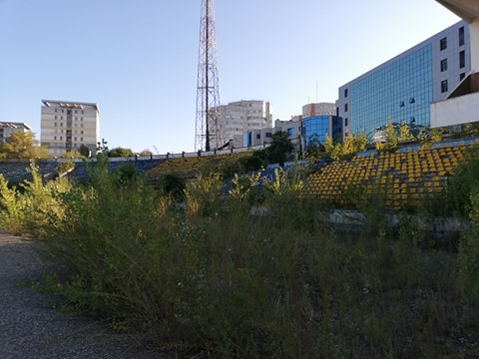 Stadionul Municipal din Bacău, fost ”Dumitru Sechelariu”, a a ajuns de nerecunoscut