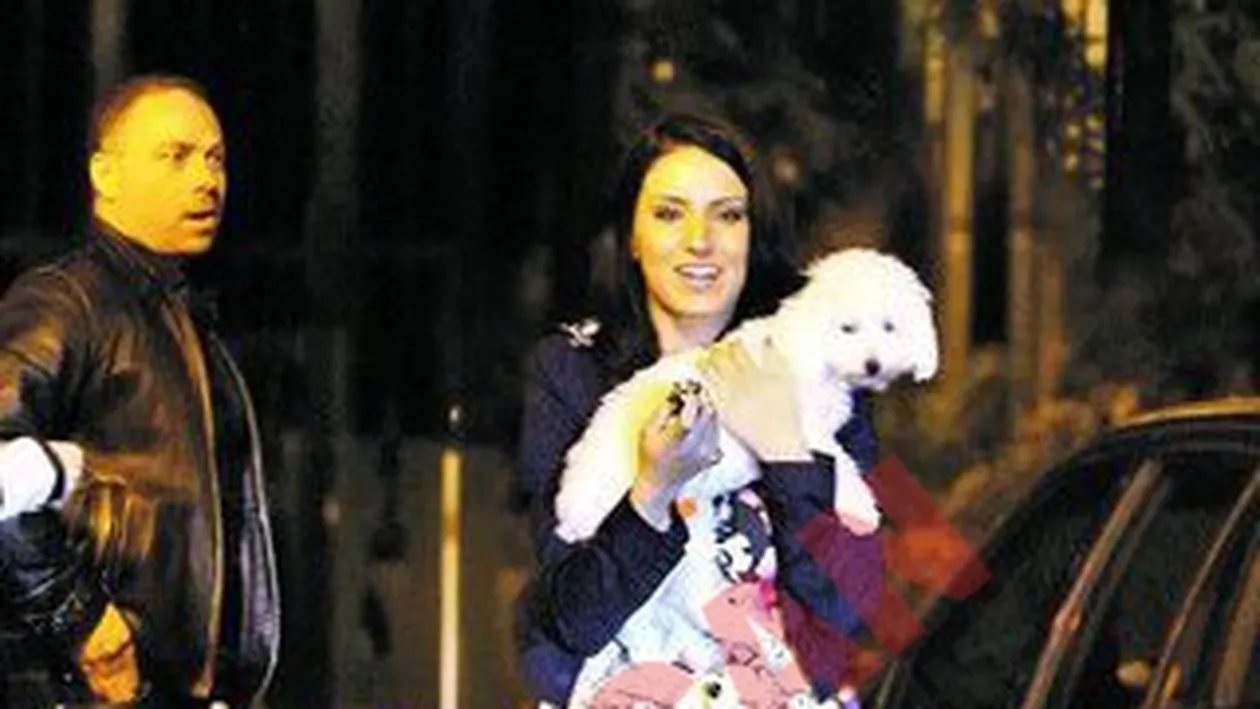 Adelina vrea la randul ei sa-i plimbe cainele lui Liviu Varciu. Eu sunt mama lui! Practic altele imi plimba MIE cainele!