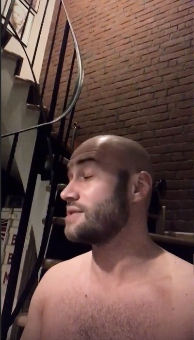 Mihai Bendeac, filmat gol pușcă la duș! Ce declarații obscene a făcut după ce a ieșit din baie