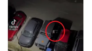 Video| Imaginile care au indignat internauții! Un tânăr aruncă scaune și sticle de la balconul unui hotel din Mamaia