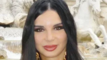 Aparitie halucinanta a Marinelei Nitu! Fosta iubita a lui Miron Cozma, fara chiloti in avion