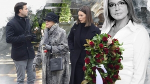 Primele imagini cu familia îndurerată a Cristinei Țopescu. Sicriul cu trupul neînsuflețit al jurnalistei, depus la capela Cimitirului Bellu