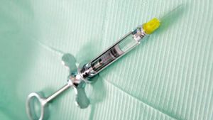 Noi informații în cazul băiețelului mort după o vizită la stomatolog. S-au făcut percheziții la clinica și domiciliul medicului anestezist