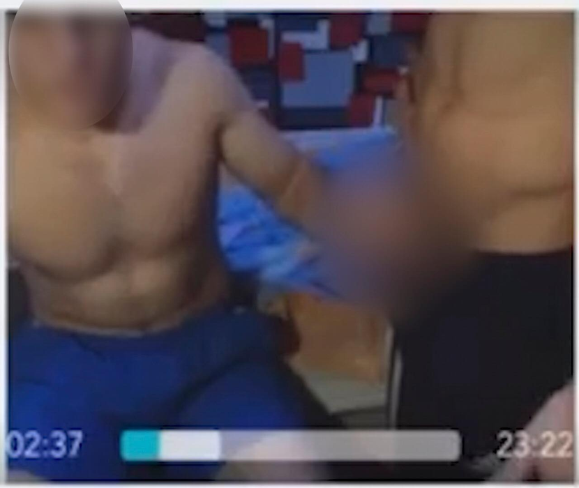 Doi luptători K1, 
filmați goi-pușcă în timp ce 
își ”vindeau” corpurile unor 
domni pofticioși!