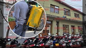 Cum trăiesc nepalezii care ne aduc pizza și sushi la ușă: zeci de scutere și povești ascunse într-o vilă de la Gara de Nord