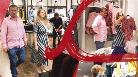 Soția l-a băgat în cantonament la mall pe antrenorul ”concediat” de Gigi Becali!